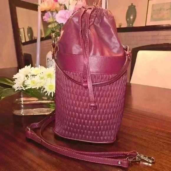 Anna Paola Leather Textured Shoulder Bucket Bag Burgundy - Picture 1 of 14